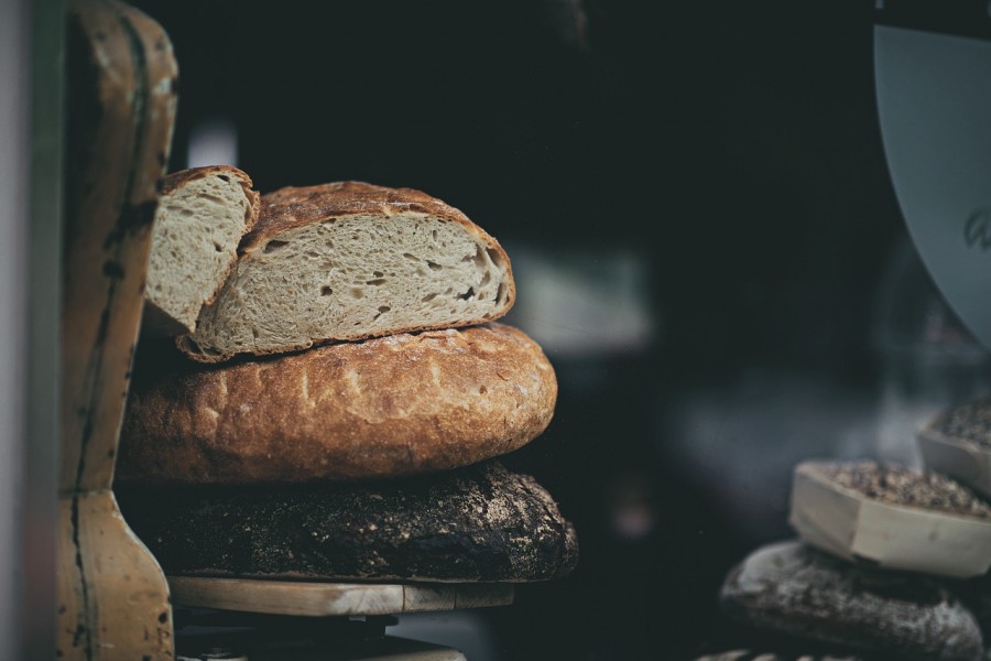 Quels sont les avantages de l'utilisation du levain en boulangerie professionnelle ?