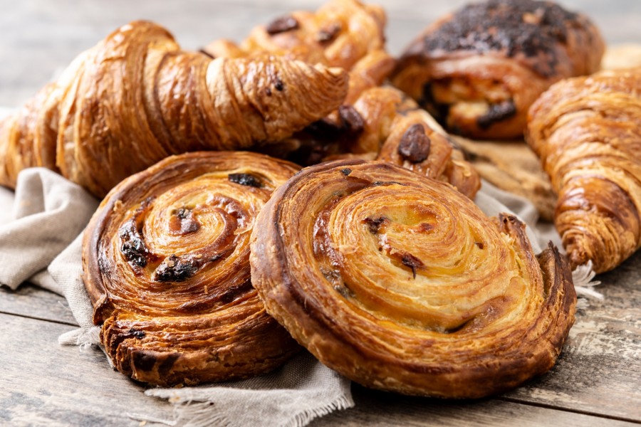 Quelles sont les variantes possibles pour personnaliser un pain aux raisins ?