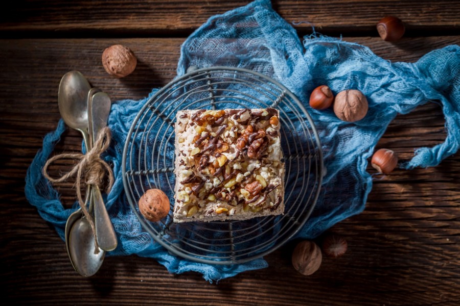 Quels sont les ingrédients pour un gâteau aux noisettes ?