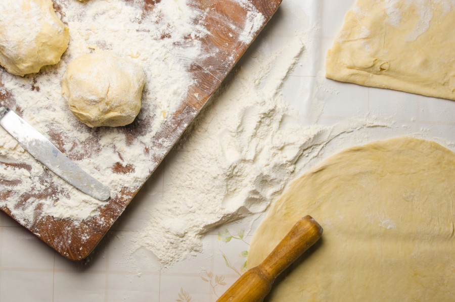 Quels sont les risques alimentaires de manger une pate brisée périmée ?